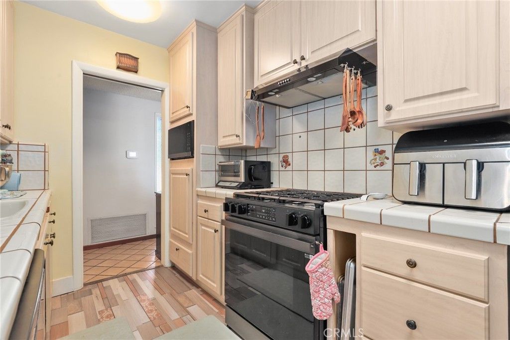 Image 10 of property listing at 16822 Lahey Street, Granada Hills, CA 91344
