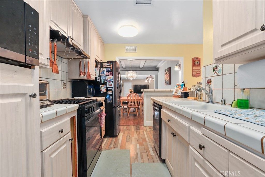 Image 9 of property listing at 16822 Lahey Street, Granada Hills, CA 91344