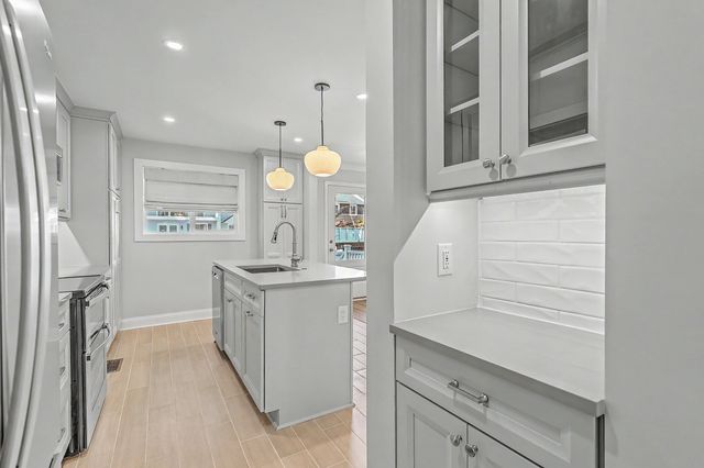 958 Myrtle Court, Mount Pleasant, SC 29464