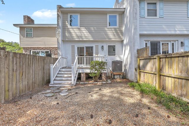 958 Myrtle Court, Mount Pleasant, SC 29464