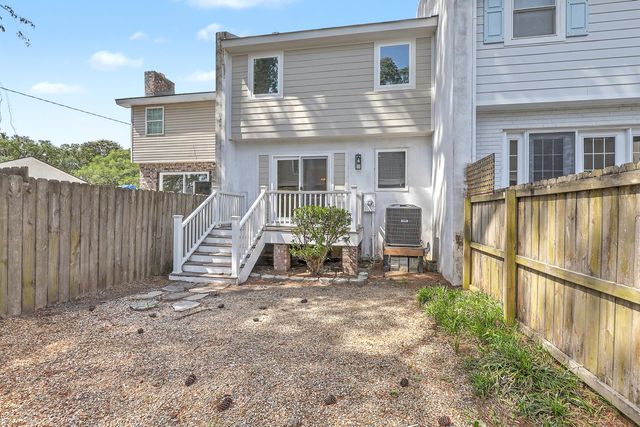 958 Myrtle Court, Mount Pleasant, SC 29464