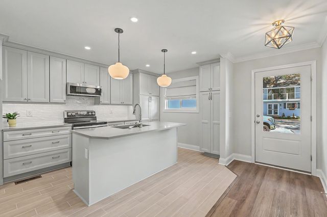 958 Myrtle Court, Mount Pleasant, SC 29464