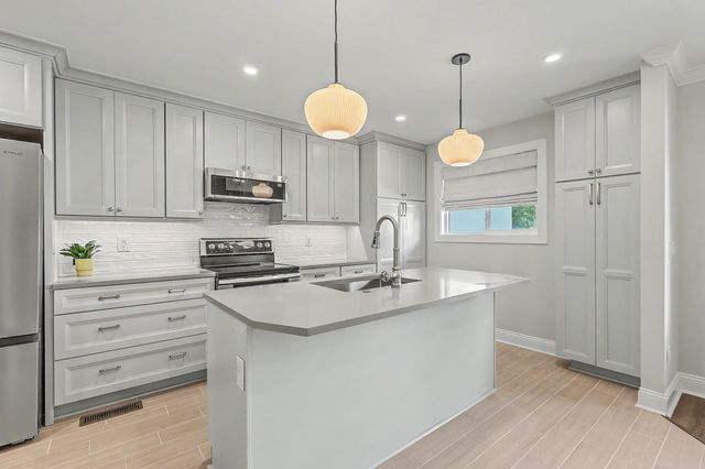 958 Myrtle Court, Mount Pleasant, SC 29464