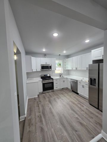 20 N 6th Avenue, Maywood, IL 60153