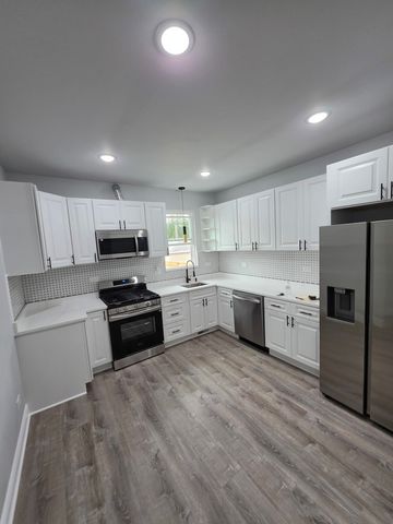 20 N 6th Avenue, Maywood, IL 60153