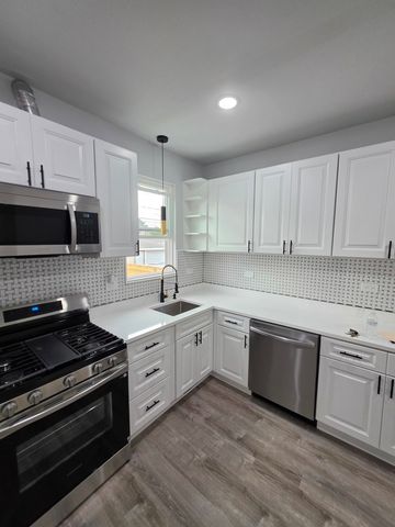 20 N 6th Avenue, Maywood, IL 60153
