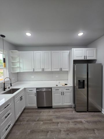 20 N 6th Avenue, Maywood, IL 60153