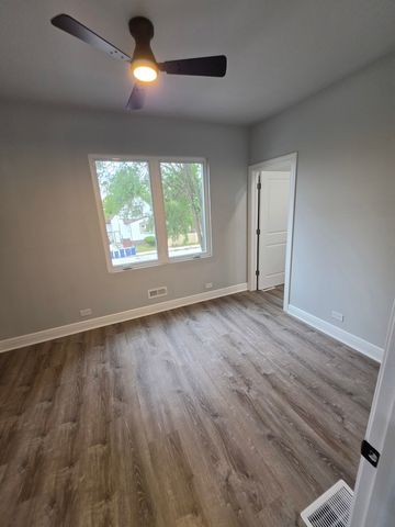 20 N 6th Avenue, Maywood, IL 60153