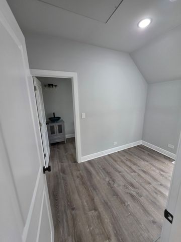 20 N 6th Avenue, Maywood, IL 60153