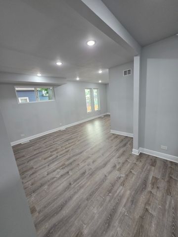 20 N 6th Avenue, Maywood, IL 60153