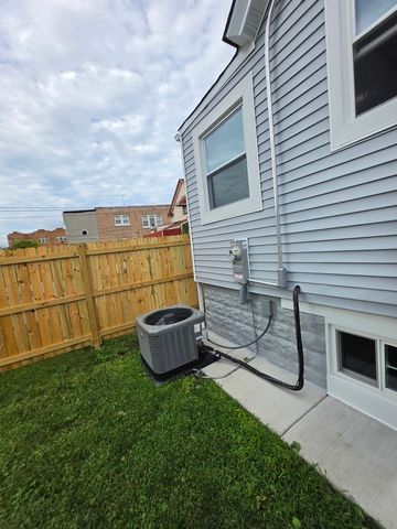 20 N 6th Avenue, Maywood, IL 60153