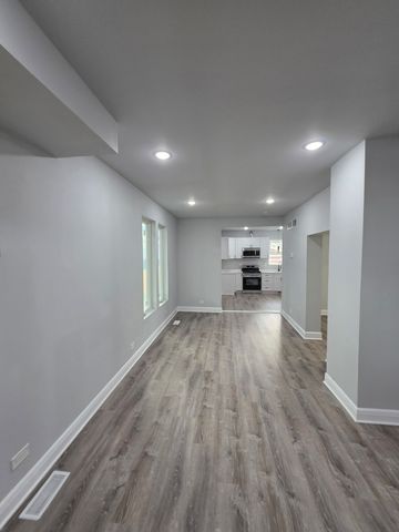20 N 6th Avenue, Maywood, IL 60153