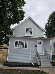 20 N 6th Avenue, Maywood, IL 60153