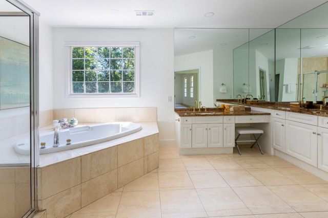 7009 PERSIMMON TREE RD, Bethesda, MD 20817