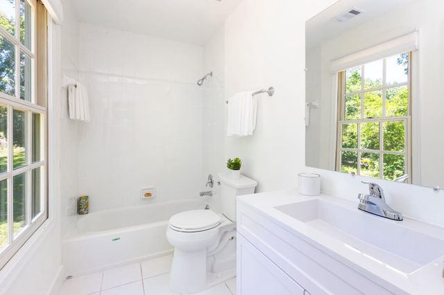 7009 PERSIMMON TREE RD, Bethesda, MD 20817