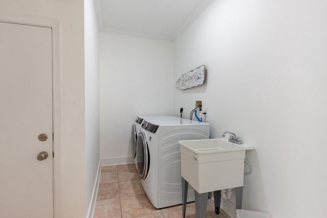 7009 PERSIMMON TREE RD, Bethesda, MD 20817