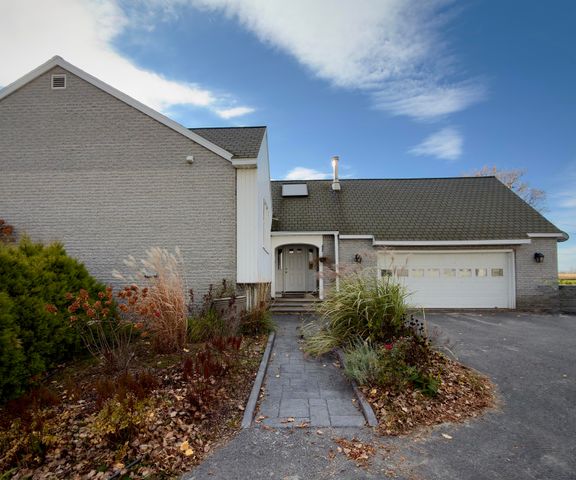 17 Dumont Road, Champlain, NY 12919