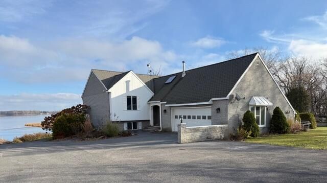 17 Dumont Road, Champlain, NY 12919