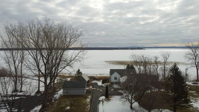 17 Dumont Road, Champlain, NY 12919