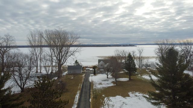 17 Dumont Road, Champlain, NY 12919