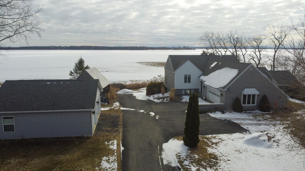 17 Dumont Road, Champlain, NY 12919