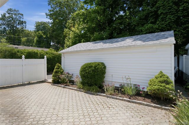 2 Hilltop Drive, Bayville, NY 11709