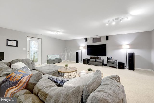 8360 TENBROOK DR, Gainesville, VA 20155