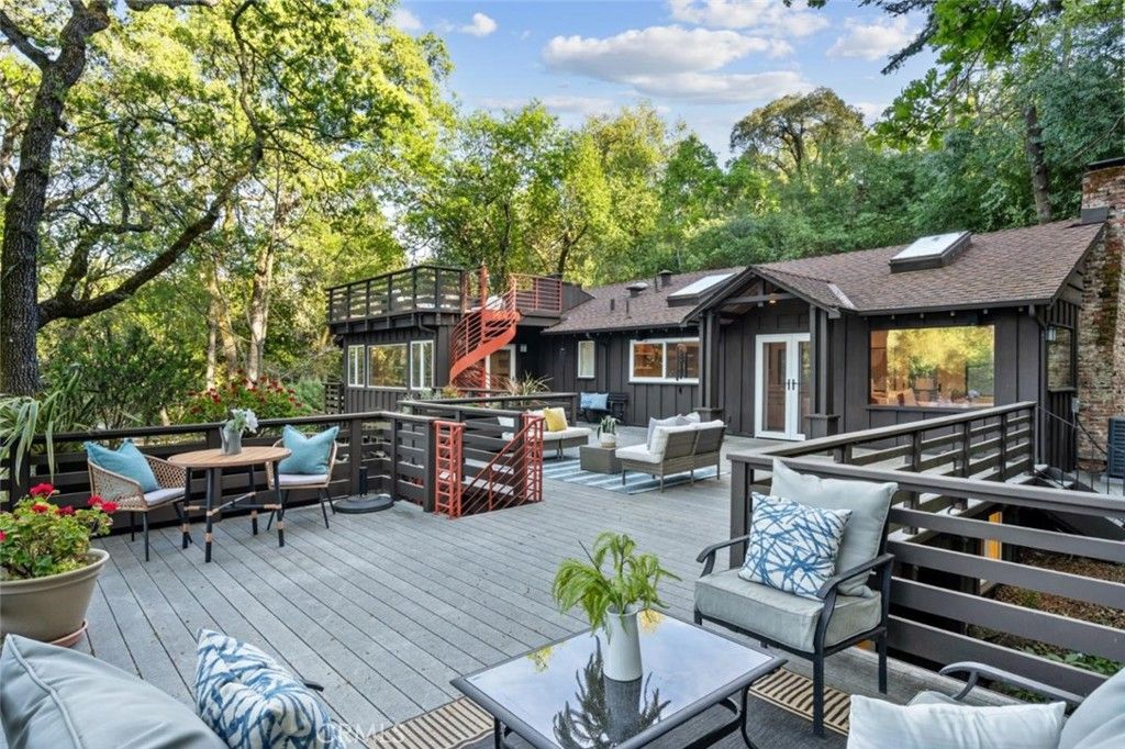 176 Los Trancos, Portola Valley, CA 94028