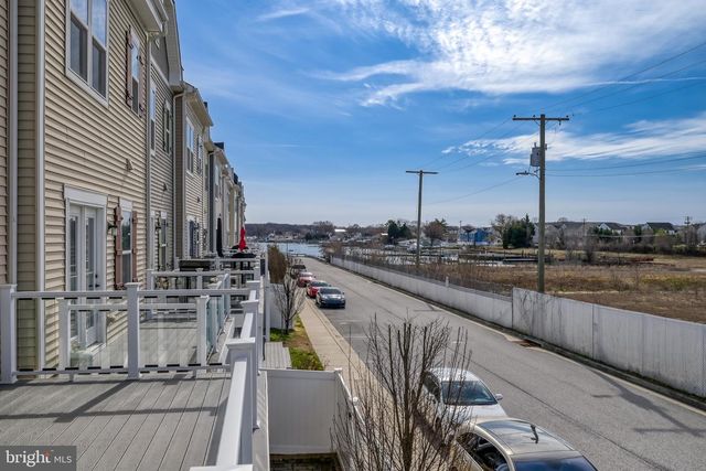 8201 SEAWORTHY WAY, Dundalk, MD 21222