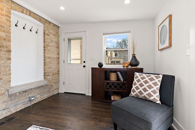 7179 N Mankato Avenue, Chicago, IL 60646