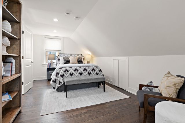 7179 N Mankato Avenue, Chicago, IL 60646