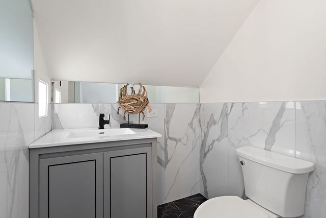 7179 N Mankato Avenue, Chicago, IL 60646