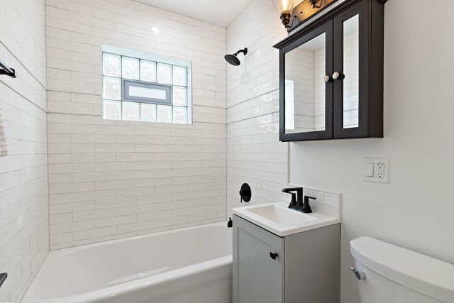 7179 N Mankato Avenue, Chicago, IL 60646