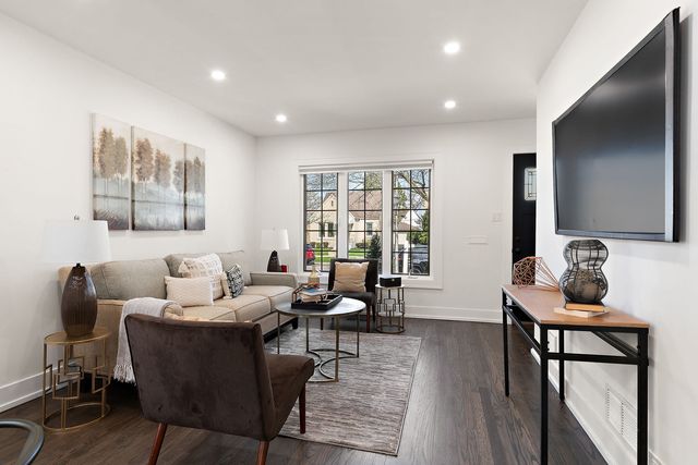 7179 N Mankato Avenue, Chicago, IL 60646