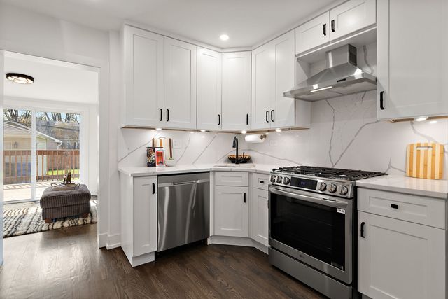 7179 N Mankato Avenue, Chicago, IL 60646