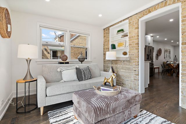 7179 N Mankato Avenue, Chicago, IL 60646