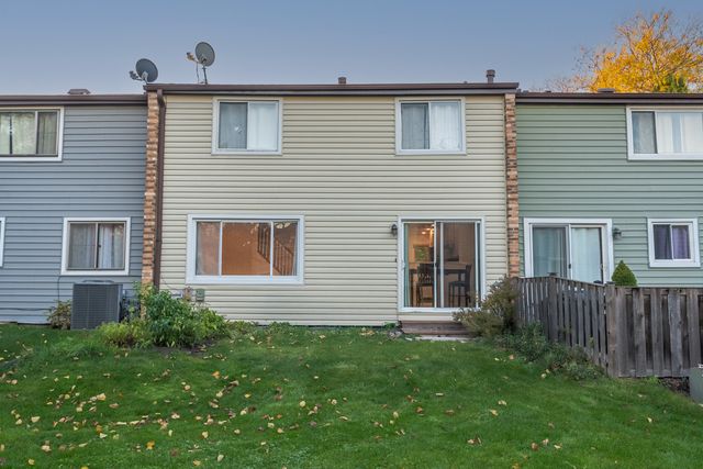 671 Cedarwood Court, Wheeling, IL 60090