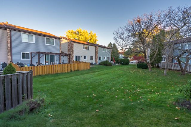 671 Cedarwood Court, Wheeling, IL 60090