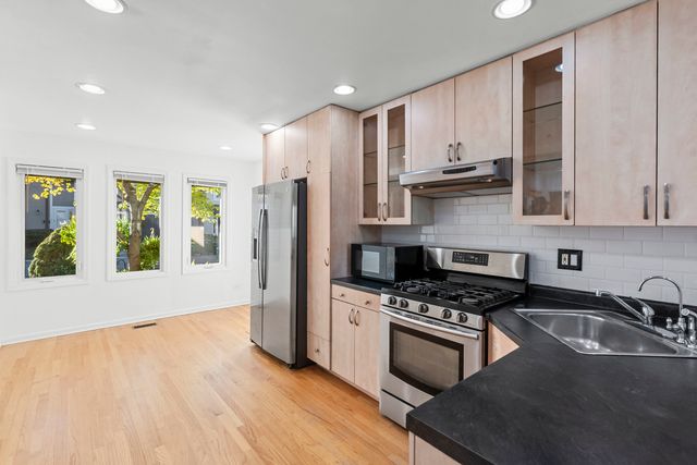 671 Cedarwood Court, Wheeling, IL 60090