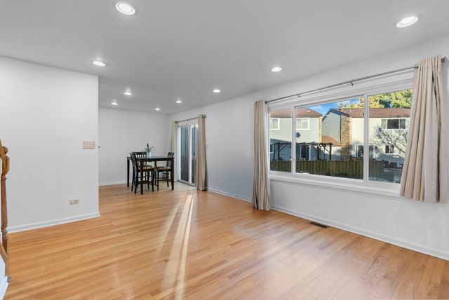 671 Cedarwood Court, Wheeling, IL 60090