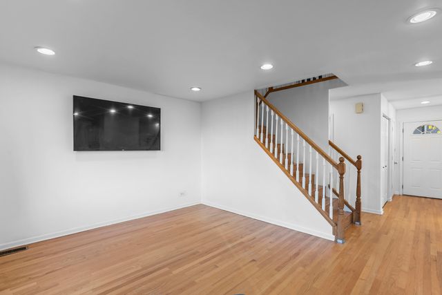 671 Cedarwood Court, Wheeling, IL 60090