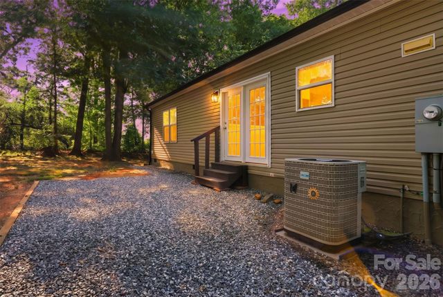 975 Jay Burke Road, Taylorsville, NC 28681