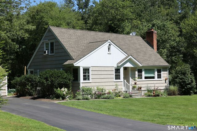 18 Head Of Meadow Road, Newtown, CT 06470