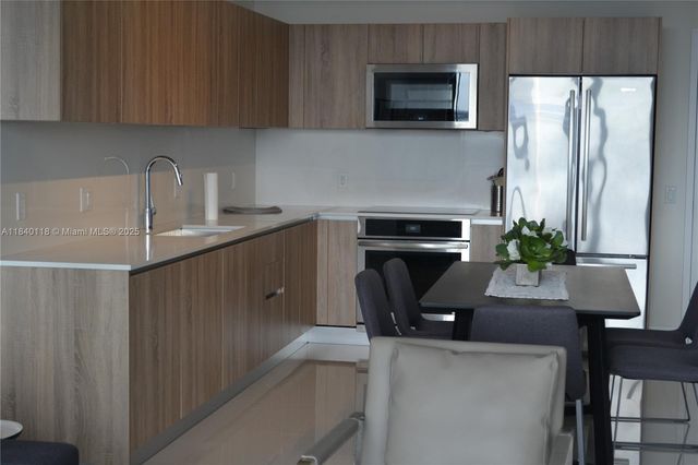 2960 NE 207th St 1204, Aventura, FL 33180