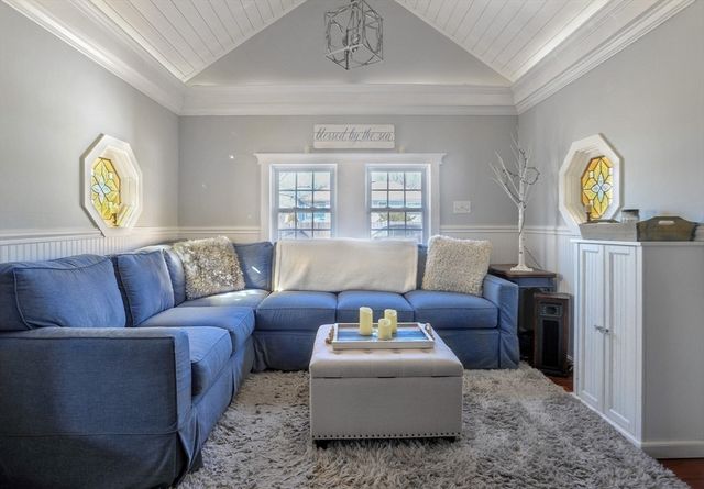 28 E St, Hull, MA 02045