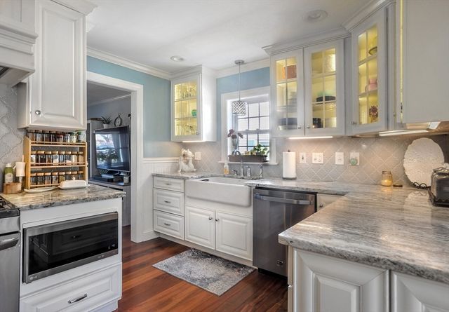 28 E St, Hull, MA 02045