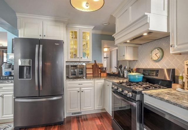 28 E St, Hull, MA 02045