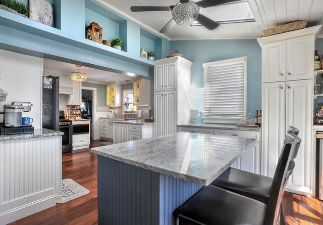 28 E St, Hull, MA 02045