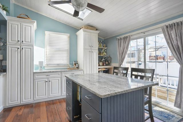 28 E St, Hull, MA 02045