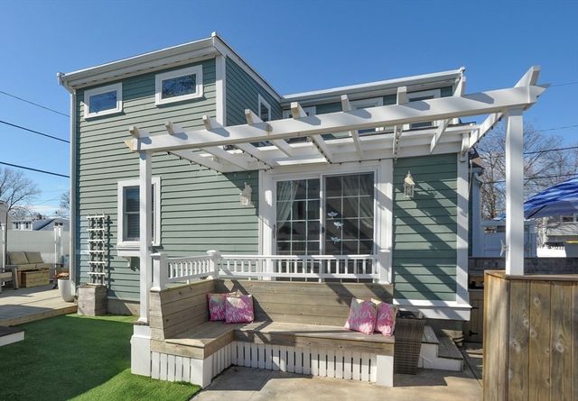 28 E St, Hull, MA 02045
